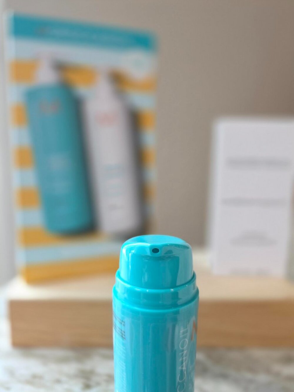 Moroccanoil Volume & Body Care Set | Shampoo, Conditioner, Thickening Lotion & S - Picture 2 of 4